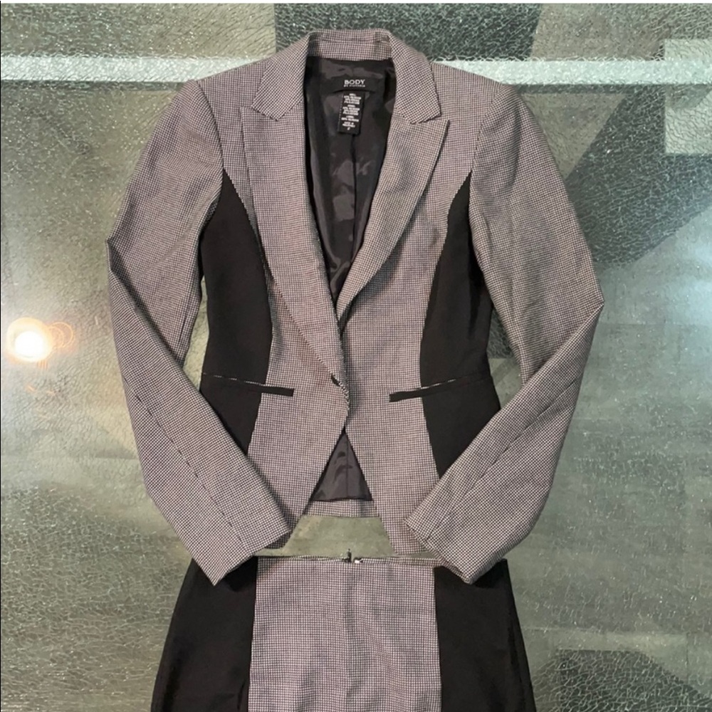 Body By Victoria Skirt Suit Set 2 pc